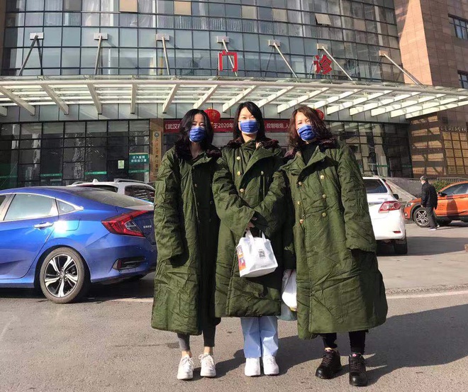 Bac si Vu Han mat han khau trang, dau cao troc vi chong dich corona hinh anh 11 342.jpg