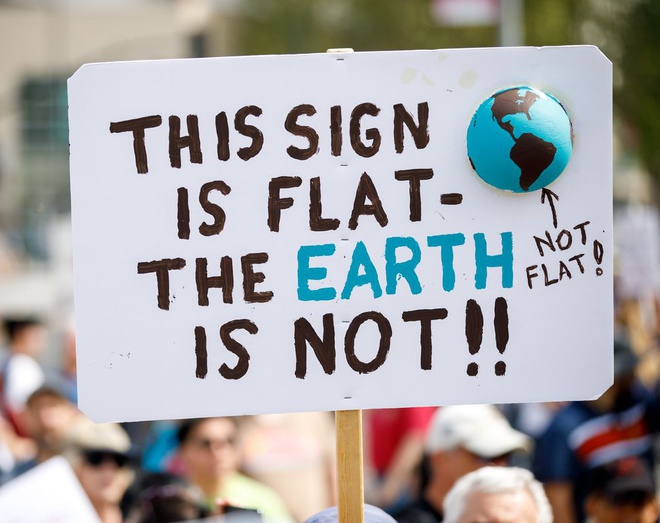 Nhieu nguoi tin Trai dat phang vi xem YouTube hinh anh 1