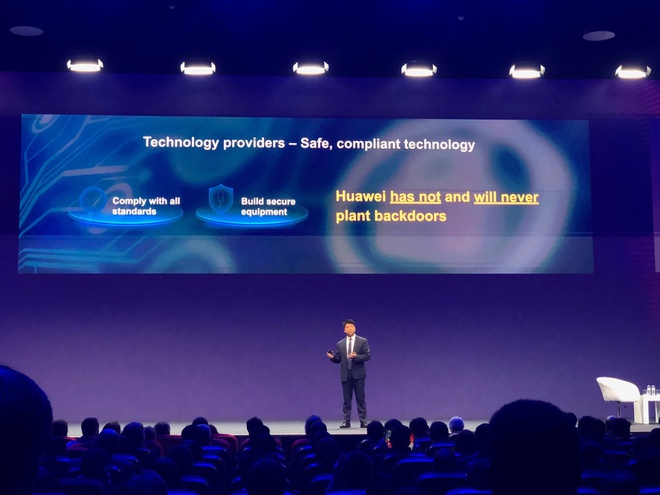 Huawei sap kien chinh phu My vi bi cam cua hinh anh 1