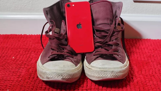 Apple 'that hua' voi nguoi ham mo iPhone SE vi xu the chung hinh anh 2 iphone_se_6_cnet.jpg