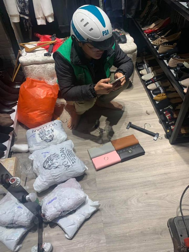 Nam shipper di lam som chup anh qua Valentine, goi dien cho vo chon hinh anh 1