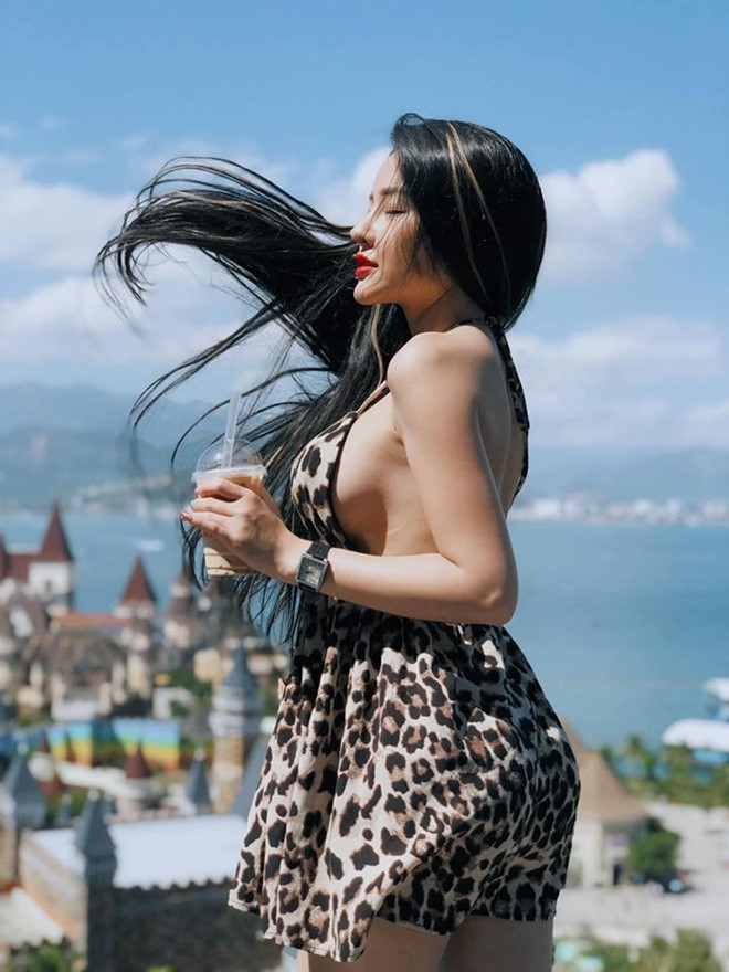 Mon 2K va Ngan 98: Doi ban cung noi nho khoe nguc, phat ngon soc hinh anh 10