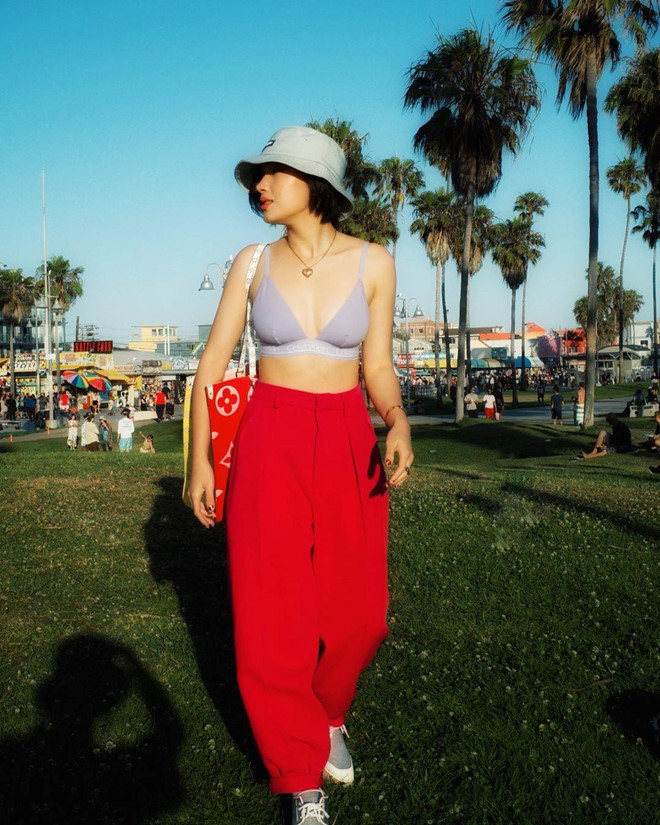 Hai ‘It Girl’ dinh dam mua nha khi chua cham moc 25 tuoi hinh anh 17