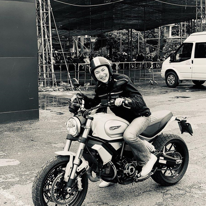 Dan hot girl dam me toc do: Nguoi la canh sat, ke la rich kid xu Hue hinh anh 3