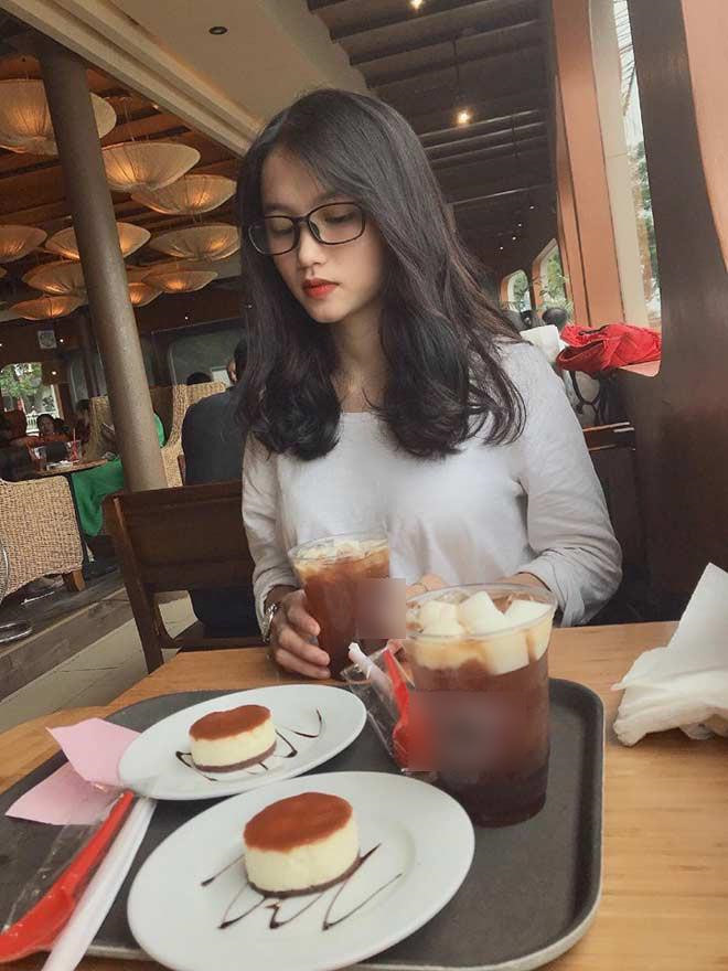 Nhung hot girl ao dai, gai xinh 'mat moc' noi len tu le khai giang hinh anh 9