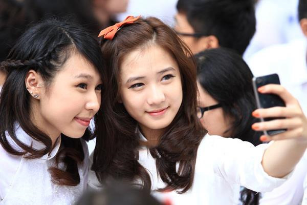 Nhung hot girl ao dai, gai xinh 'mat moc' noi len tu le khai giang hinh anh 1