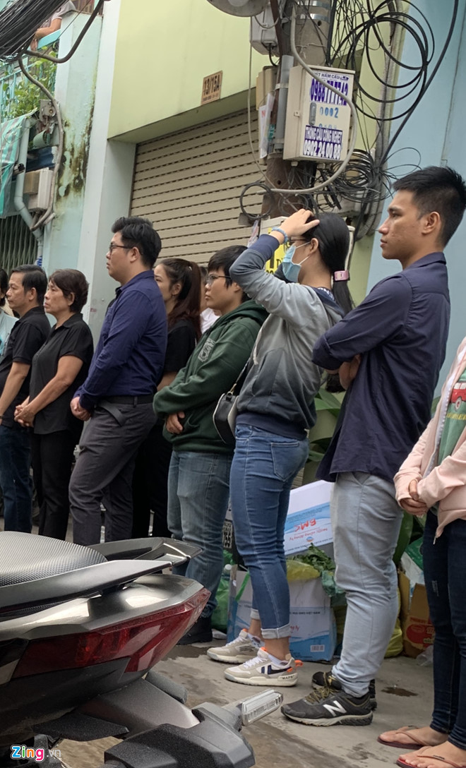 Ban trai cu cam di anh trong le tang chang trai LGBT 'Nguoi ay la ai' hinh anh 2