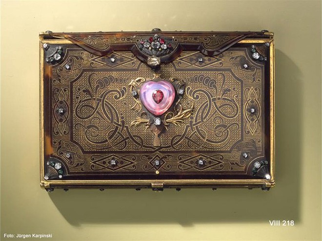 Kho bau vo gia o Ham Xanh trong vu trom chan dong chau Au hinh anh 11