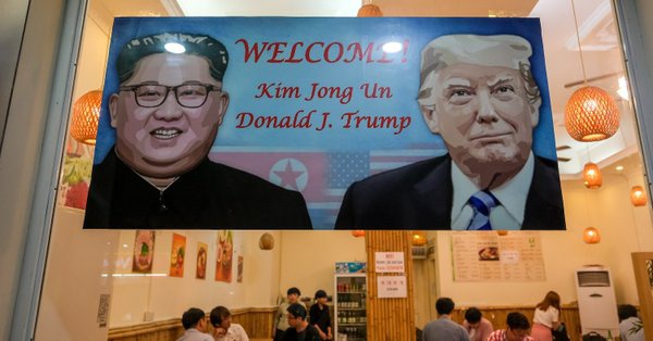 Xe 'quai thu' roi khach san len Noi Bai don Tong thong Trump hinh anh 5