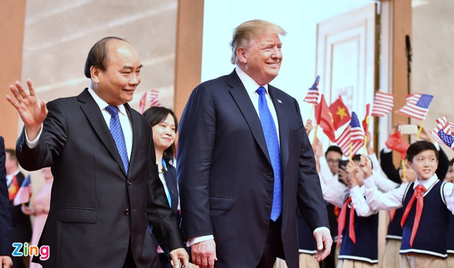 Hanh dong bat ngo cua TT Trump khi gap Thu tuong hinh anh 2