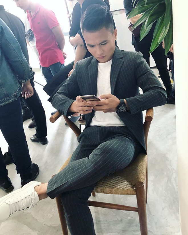 Quang Hai an mac gian di, it dung do hieu van duoc fan khen ngoi hinh anh 3