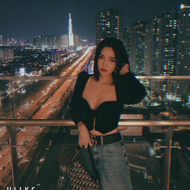 Bich Phuong chuong ao crop top, vay cup nguc khoe duong cong co the hinh anh 3