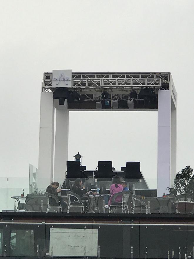 Dai quoc te phai tra bao nhieu de co truong quay tren cao o Ha Noi? hinh anh 7