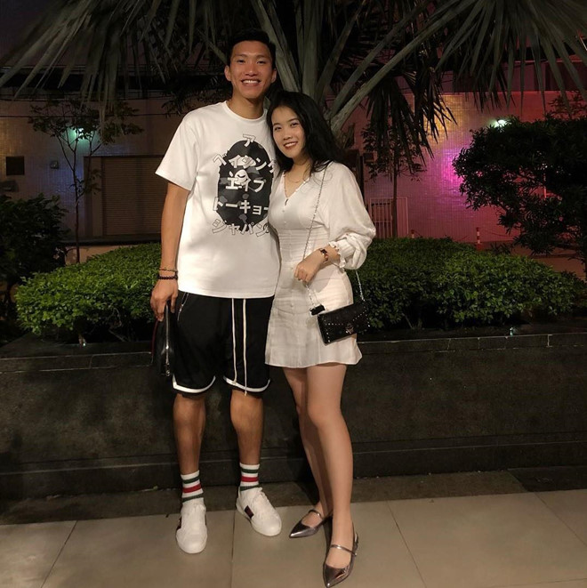 Van Hau va ban gai yeu kin tieng, hiem khi khoe anh, noi loi ngot ngao hinh anh 5