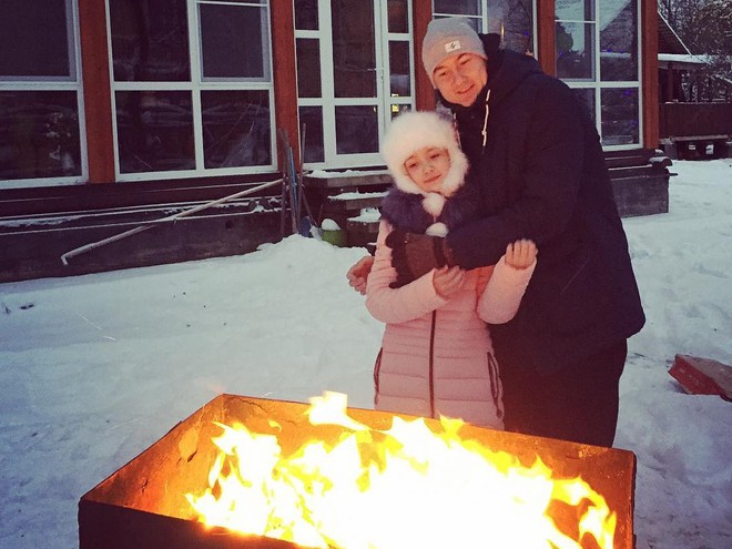 Van Lam lien tuc khoe anh nguoi than, uu ai nhat em gai ut hinh anh 4