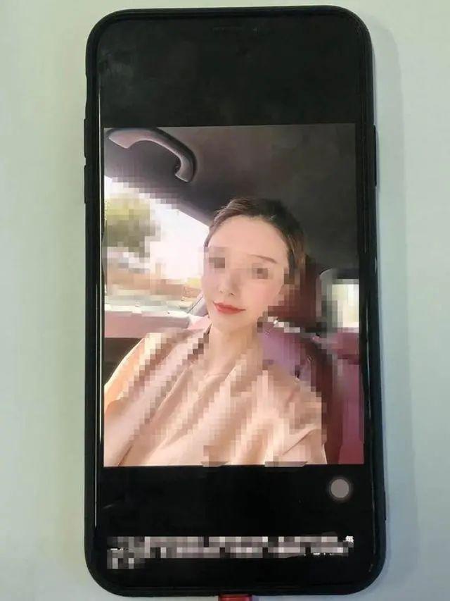 bi hot girl quen qua mang lua gui tien suot 1 nam anh 1