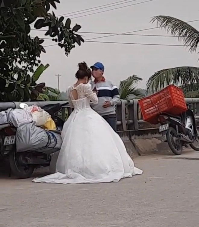 co dau nhan hang ship khi dang to chuc hon le anh 1