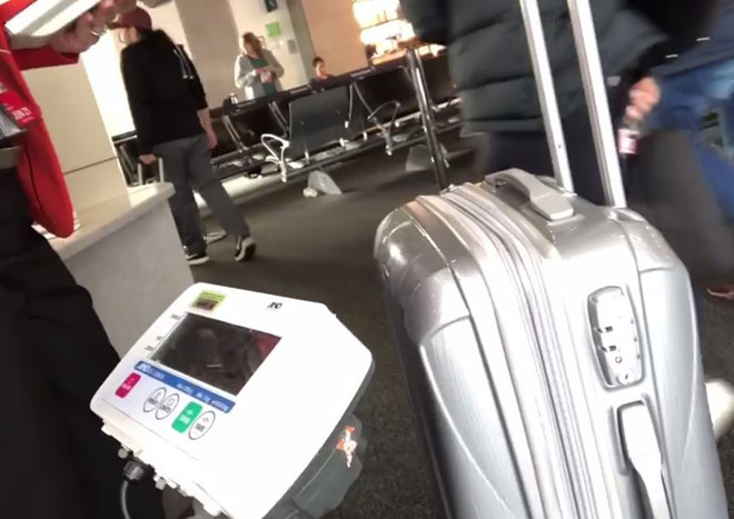 Du khach gia vo mang thai de khong phai tra phi hanh ly hinh anh 6