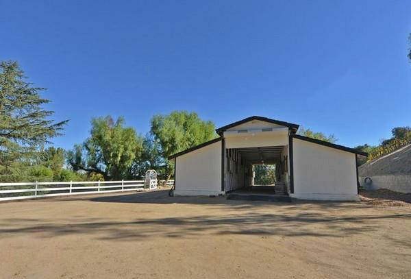 Ben trong bat dong san 4 trieu USD ma Miley Cyrus dang rao ban hinh anh 10