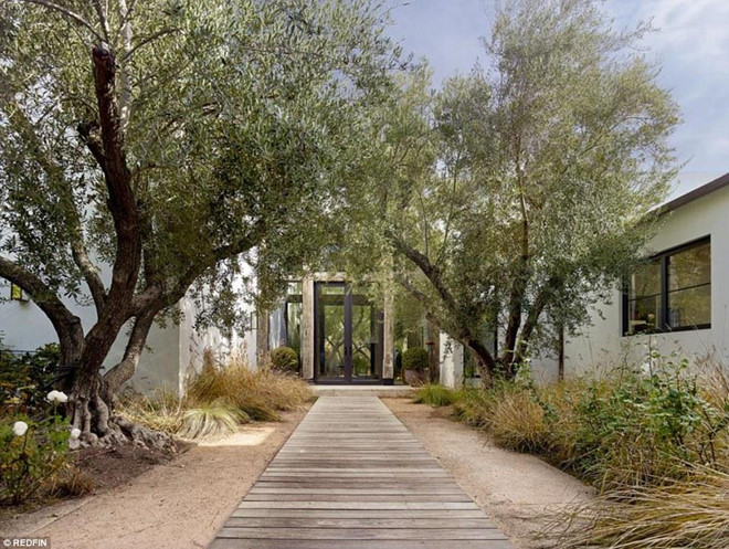 Ben trong biet thu 13 trieu USD cua sao 'Fast & Furious' Jason Statham hinh anh 11