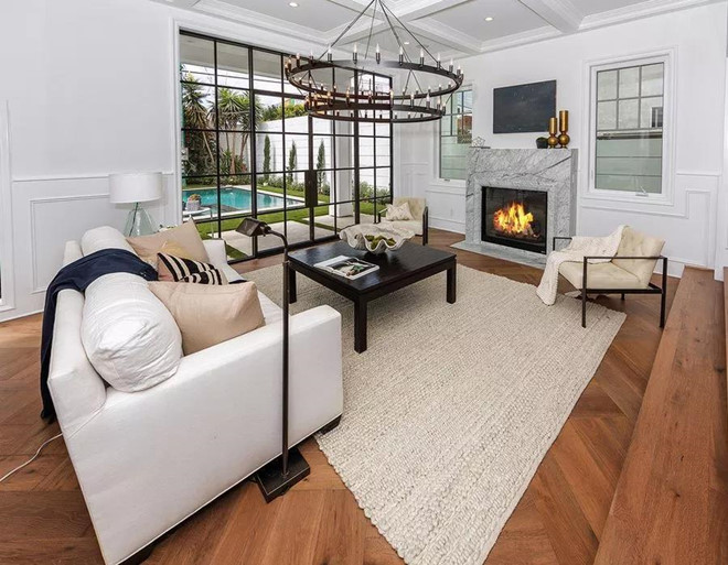 Co gi o biet thu sang trong cua 'qua bom sex' Margot Robbie hinh anh 4