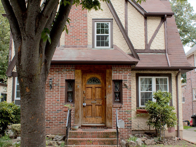 Co gi o ngoi nha tho au duoc ban dau gia cua ong Trump? hinh anh 3