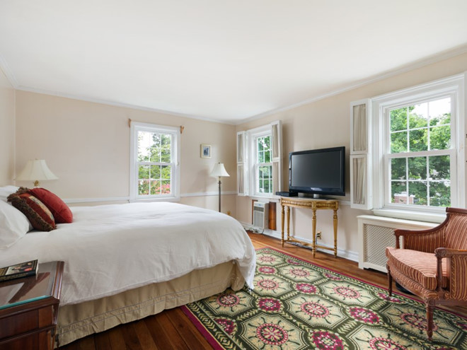 Co gi o ngoi nha tho au duoc ban dau gia cua ong Trump? hinh anh 9