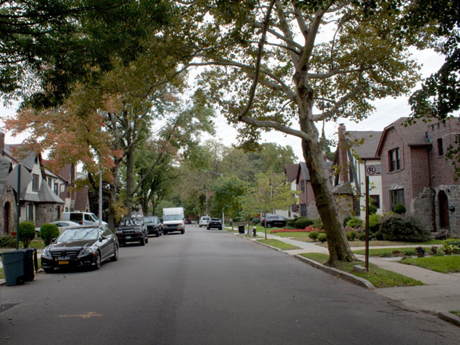 Co gi o ngoi nha tho au duoc ban dau gia cua ong Trump? hinh anh 4