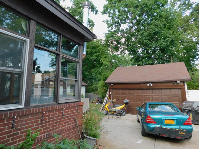 Co gi o ngoi nha tho au duoc ban dau gia cua ong Trump? hinh anh 6