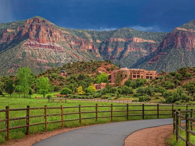 Ben trong trang trai 279 trieu USD co hoa thach phan khung long hinh anh 14