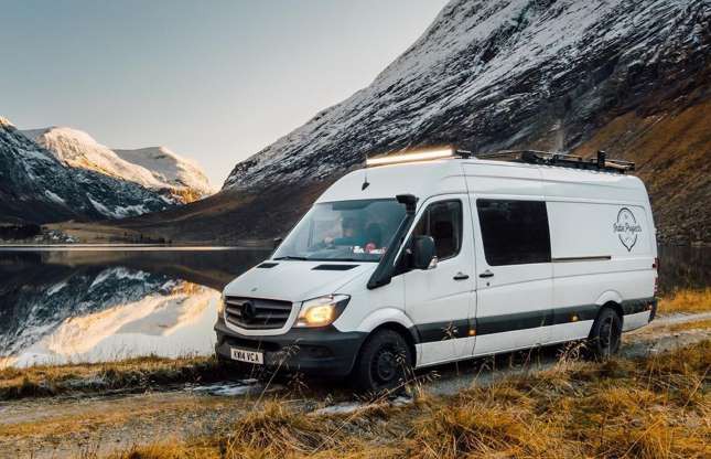 Nhung ngoi nha doc dao duoc che tao tu may bay, tau hoa hinh anh 6