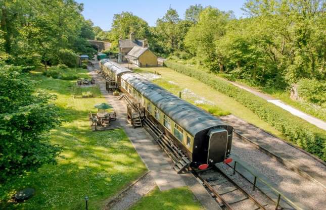 Nhung ngoi nha doc dao duoc che tao tu may bay, tau hoa hinh anh 8