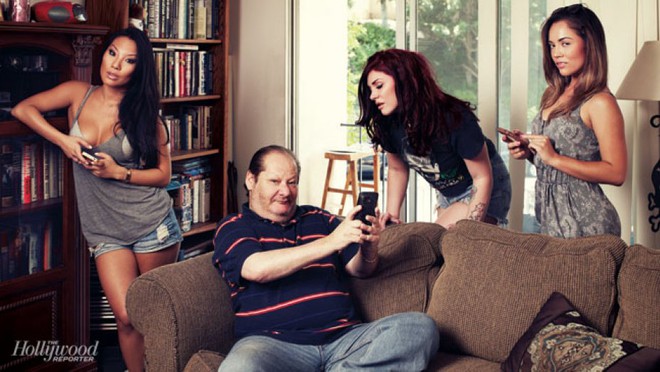 Bi kich dang sau the gioi phim nguoi lon hinh anh 1