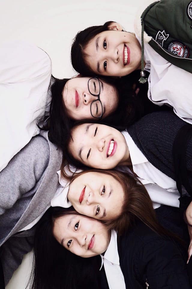 Gioi tre Viet ro trao luu gac dau len nhau chup anh nhom hai huoc hinh anh 2