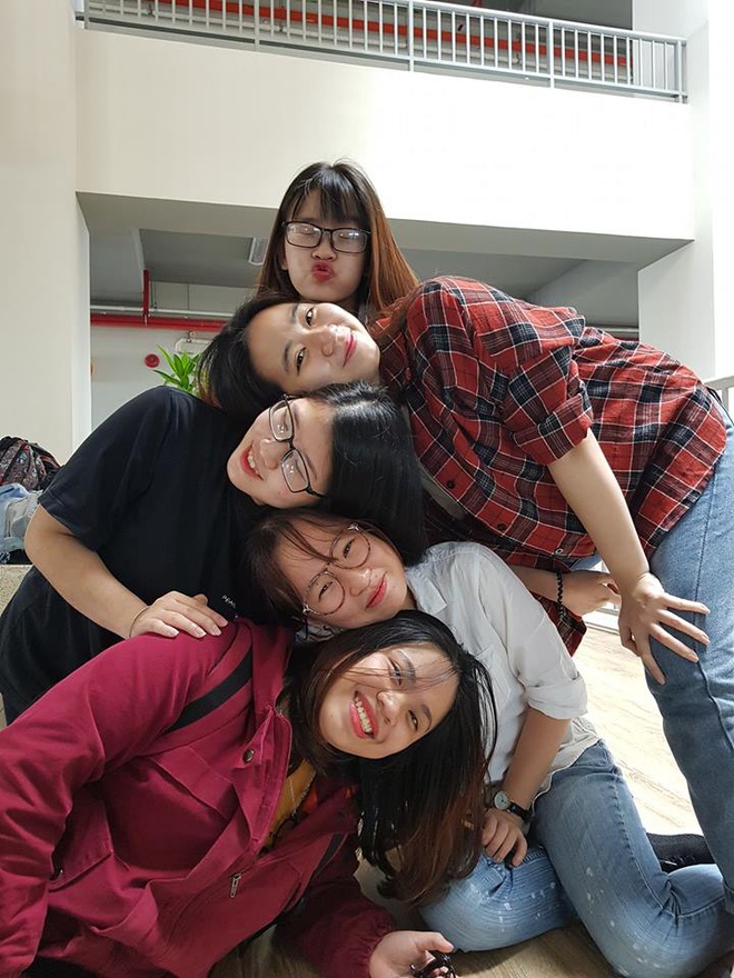 Gioi tre Viet ro trao luu gac dau len nhau chup anh nhom hai huoc hinh anh 3