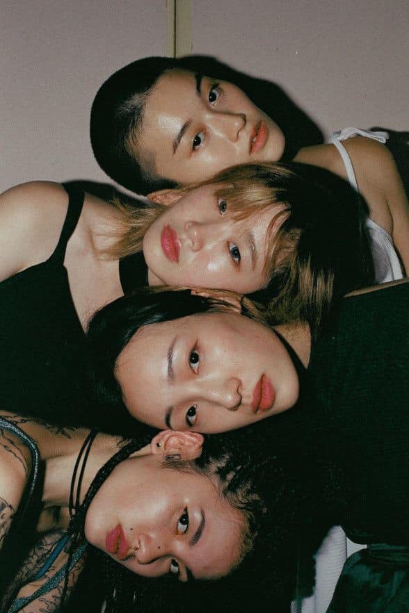 Gioi tre Viet ro trao luu gac dau len nhau chup anh nhom hai huoc hinh anh 7