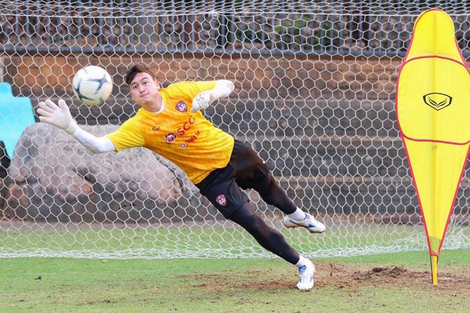 Dan mang Thai an tuong voi chieu cao va kha nang bat bong cua Lam Tay hinh anh 3