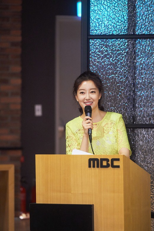 MC dan ban tin tren noc khach san Ha Noi noi tieng o Han Quoc the nao? hinh anh 7