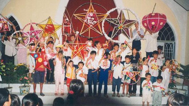 Trung thu 10-20 nam truoc mai ruoc den quen ca duong ve nha hinh anh 7