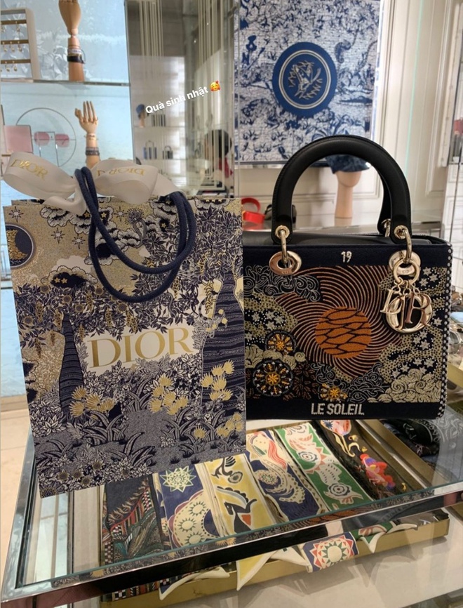 Duy Manh mua tui xach hon 130 trieu dong tang sinh nhat ban gai hinh anh 1 y19.jpg