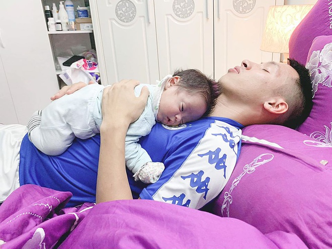 Van Lam, Hung Dung va dan cau thu don giao thua ben ban gai, gia dinh hinh anh 4 20.jpg