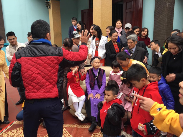 Dan mang bat trend khoe anh dai gia dinh ngay Tet hinh anh 2 f9.jpg