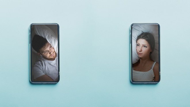 Khong the dung cham, doi yeu xa 'ngu cung nhau' qua video call hinh anh 1 n33.jpg