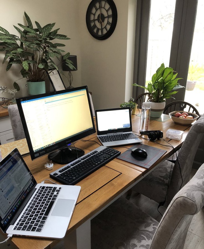 Dan mang khoe goc lam viec tai nha 'sang, xin, min' trong mua dich hinh anh 3 w18.jpg