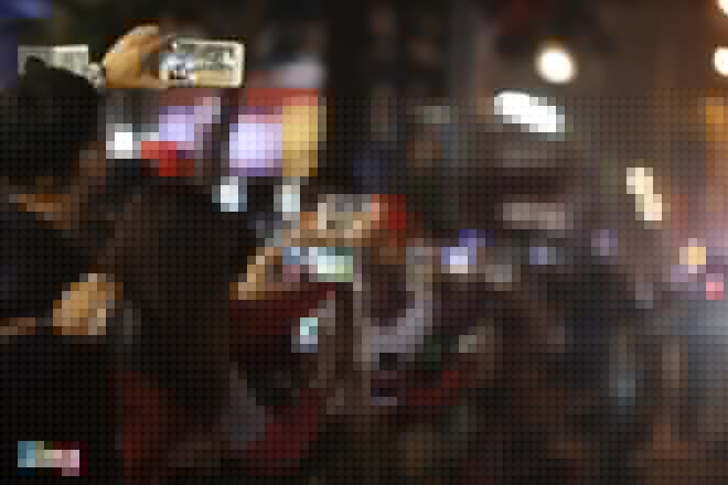 Ong Trump vay chao nguoi dan Ha Noi tu trong chiec The Beast hinh anh 2