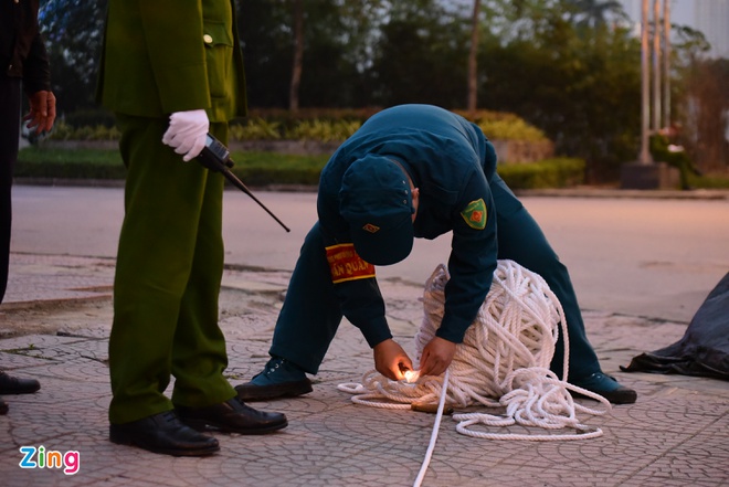 Xe 'quai thu' roi khach san len Noi Bai don Tong thong Trump hinh anh 7