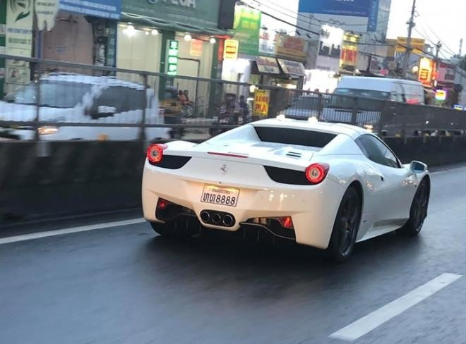 Ferrari 458 Spider thu 2 cap ben VN, thuoc so huu hot girl Sai thanh hinh anh 2