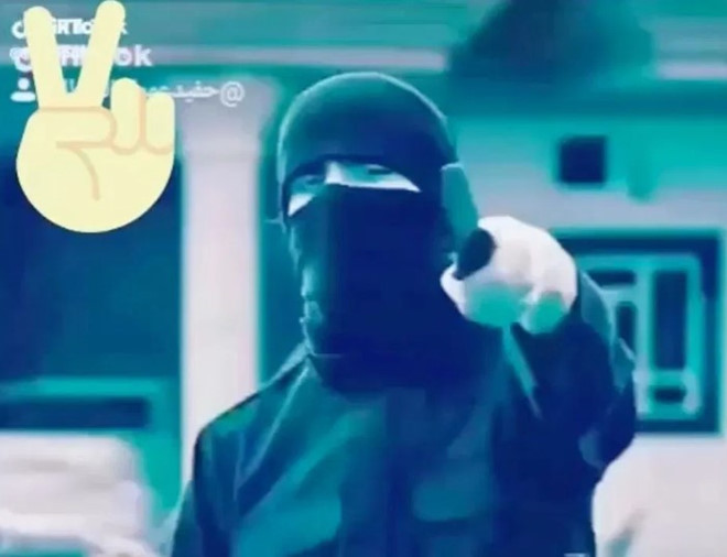 Khung bo Hoi giao dung TikTok de du do cac co gai tre hinh anh 2