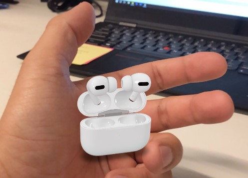 AirPods Pro bi che anh thanh may say toc, sung nuoc, cay ban zombie hinh anh 6 