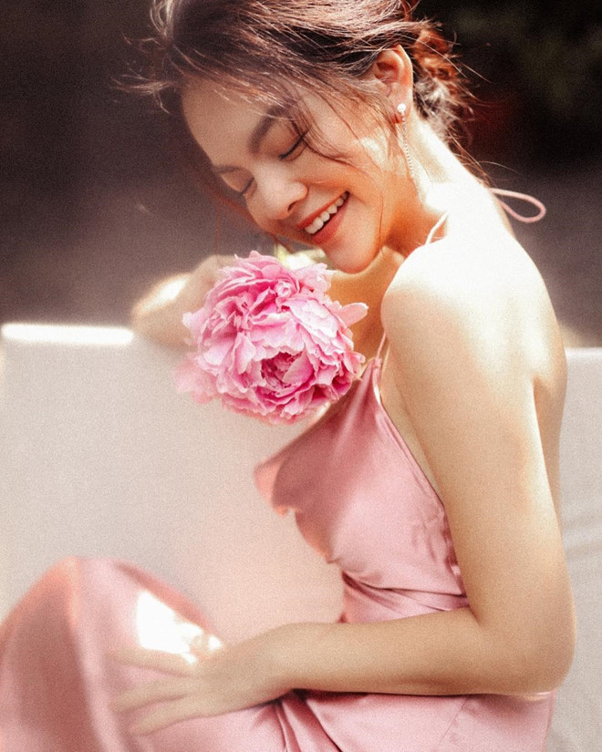 Pham Quynh Anh tuoi 35 - cu soc ly hon va 'lot xac' ngay cang goi cam hinh anh 11